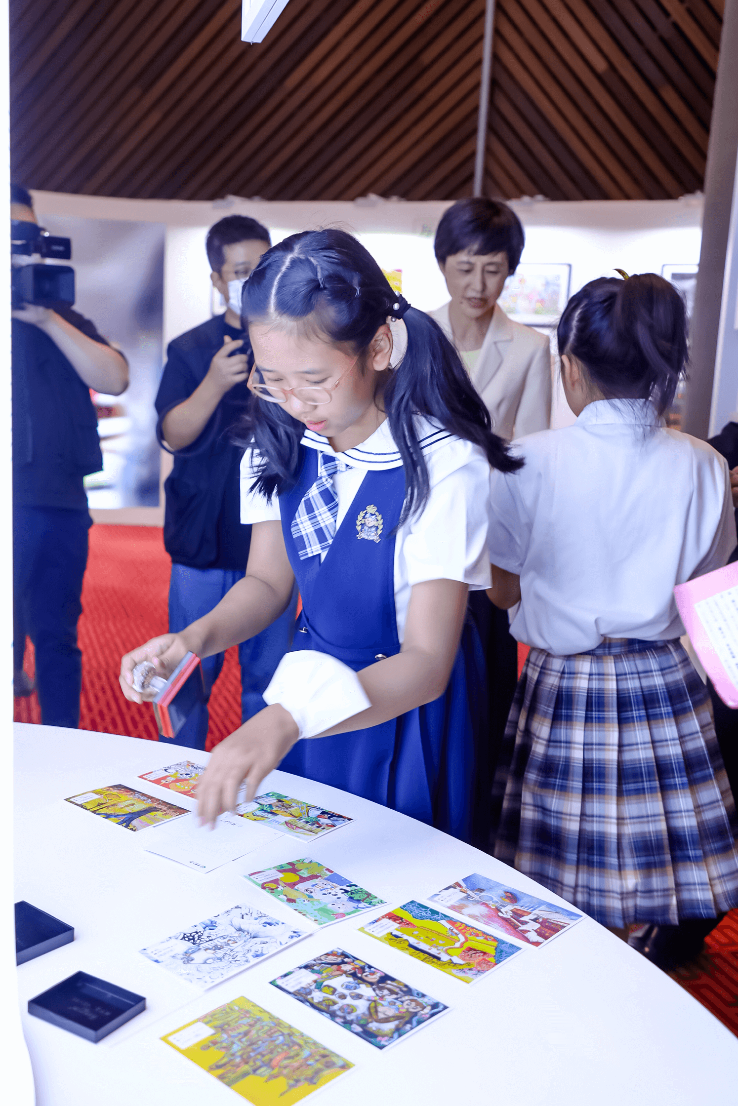 举办公益展，“国寿小画家”助力青少年儿童艺术成长