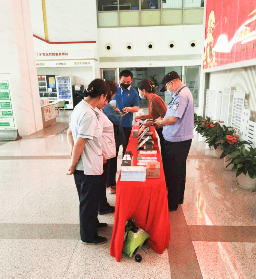 华夏人寿合肥中支联合开展打击电信网络诈骗宣传活动