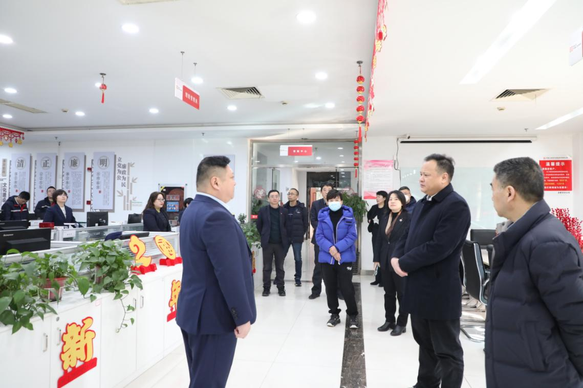 人保财险：新年开工第一天  班子慰问鼓干劲