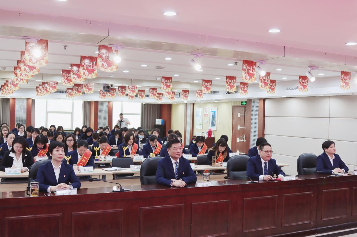 中国人寿合肥市分公司举办“奋进新征程 巾帼建新功” 三八妇女节主题活动