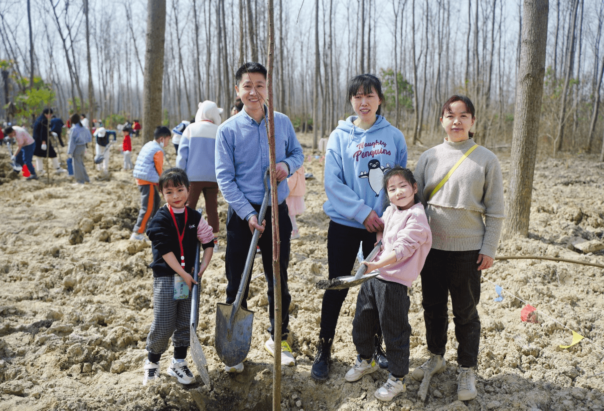 平安人寿安徽分公司开展“我和春天有个约会”植树节公益活动