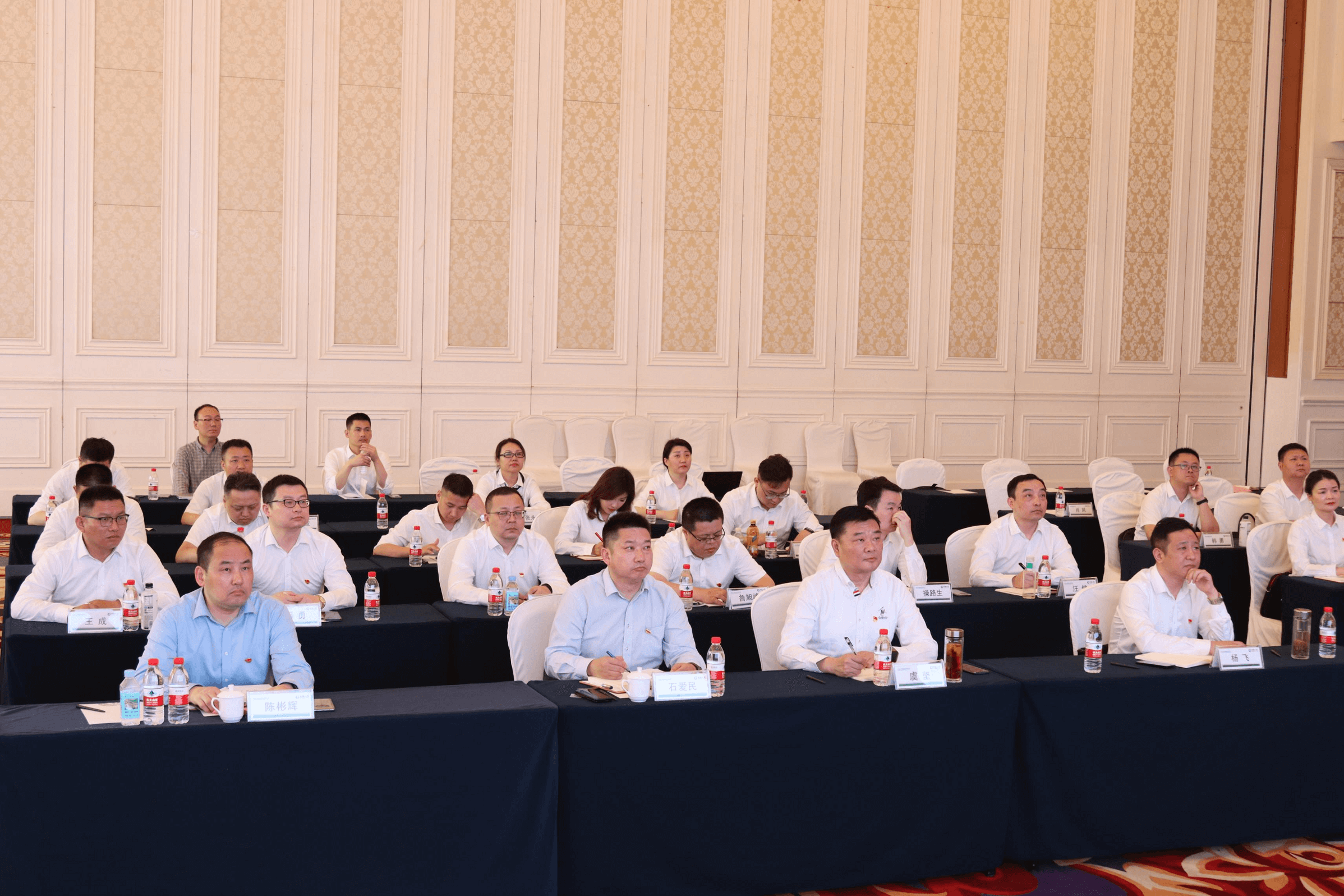 学习二十大精神 踔厉奋进新征程 ——中国人寿合肥市分公司与中国人寿财险合肥市中心支公司开展党建共建活动