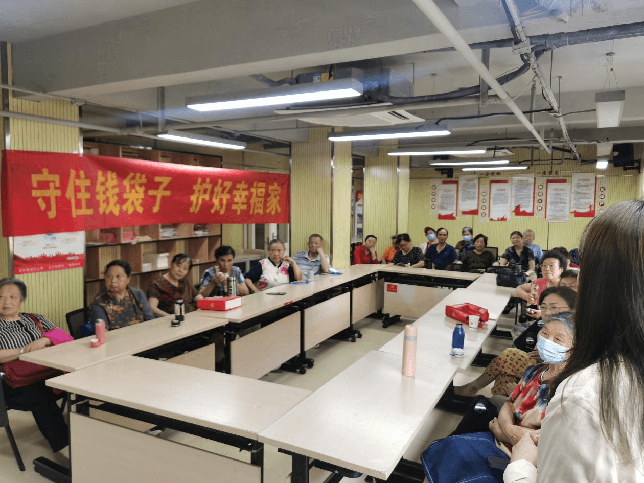 华夏人寿合肥中支开展防范非法集资宣传进社区活动